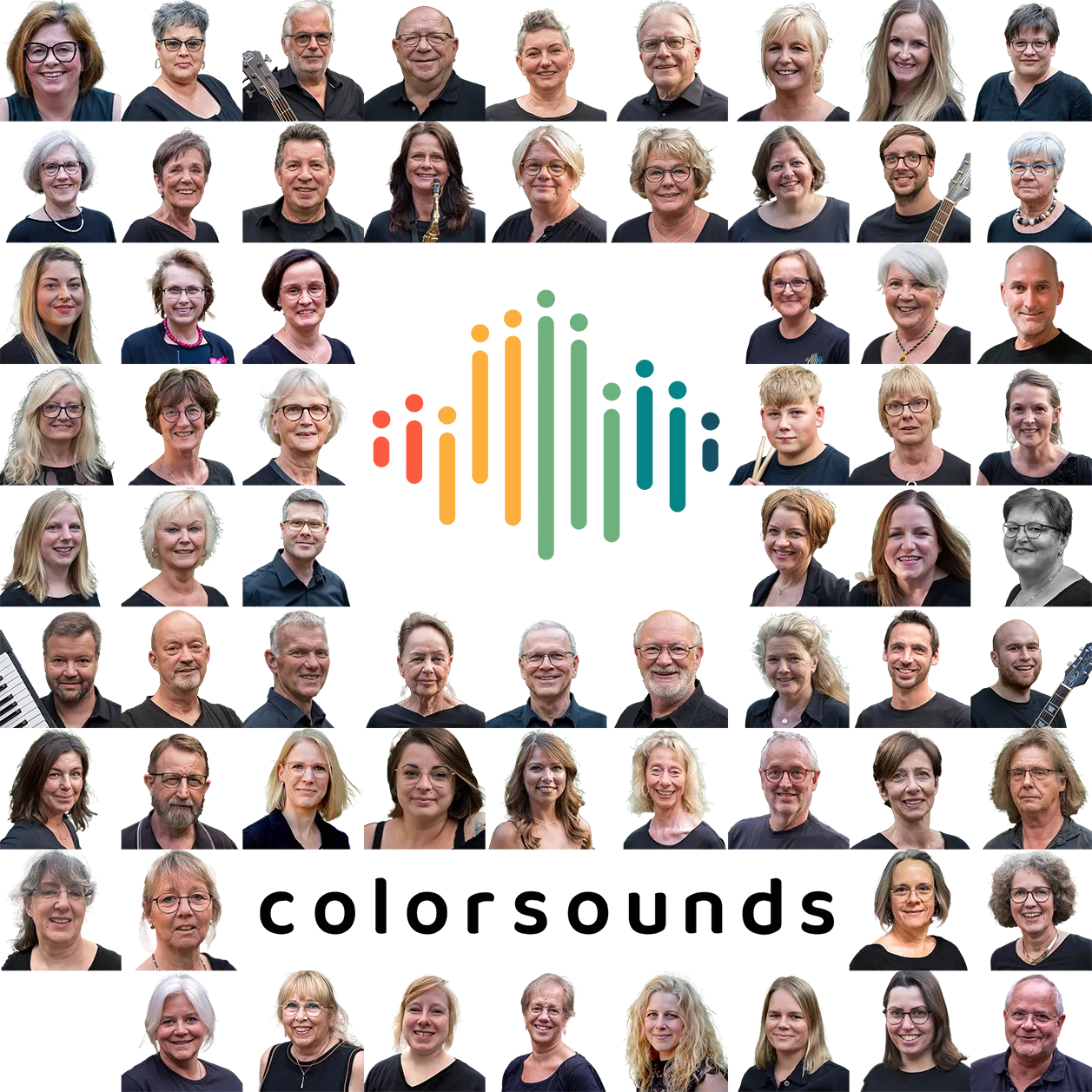 Die Sängerinnen und Sänger von colorsounds als Porträt-Collage rund um das bunte colorsounds-Logo
